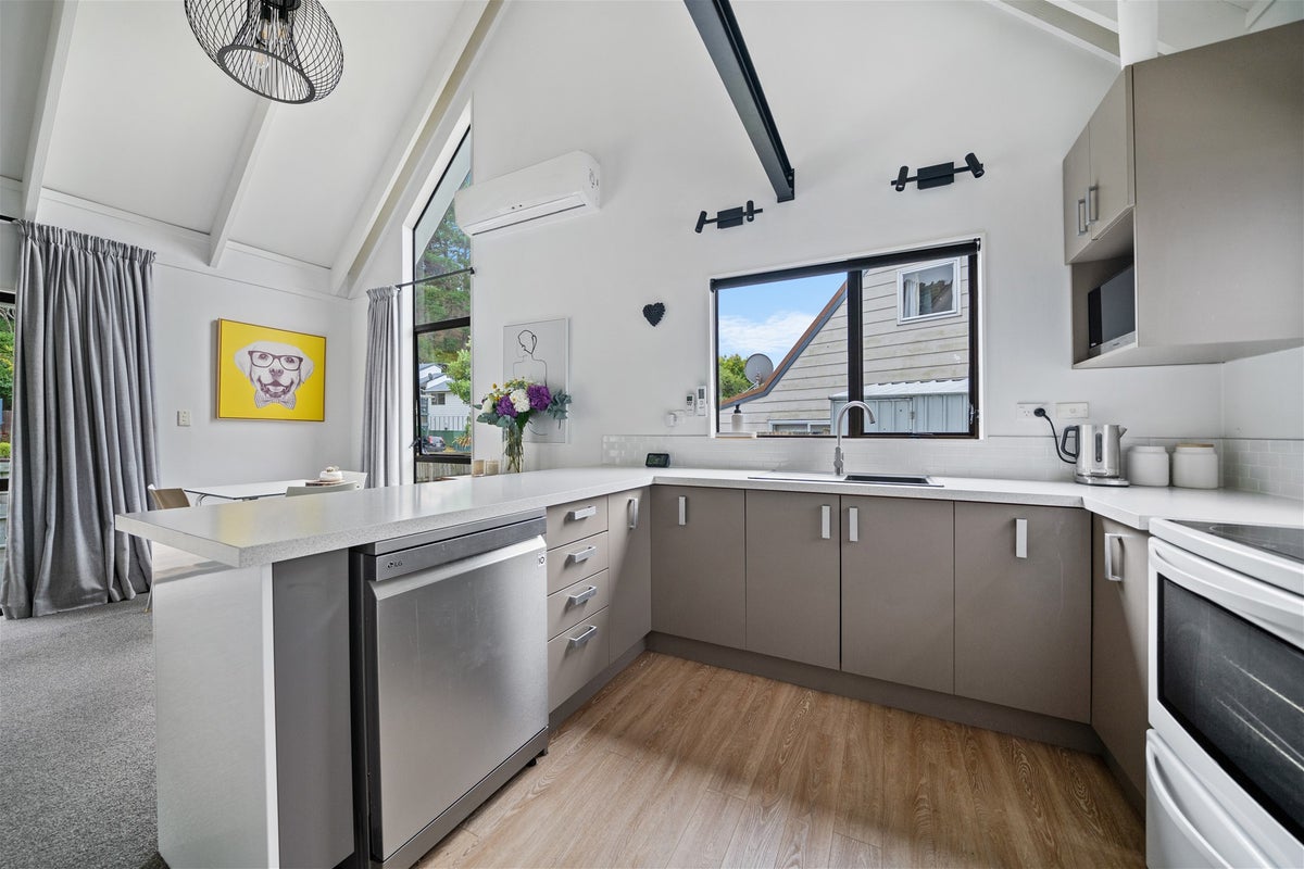 11 Postgate Drive, Whitby, Porirua - Carousel 2