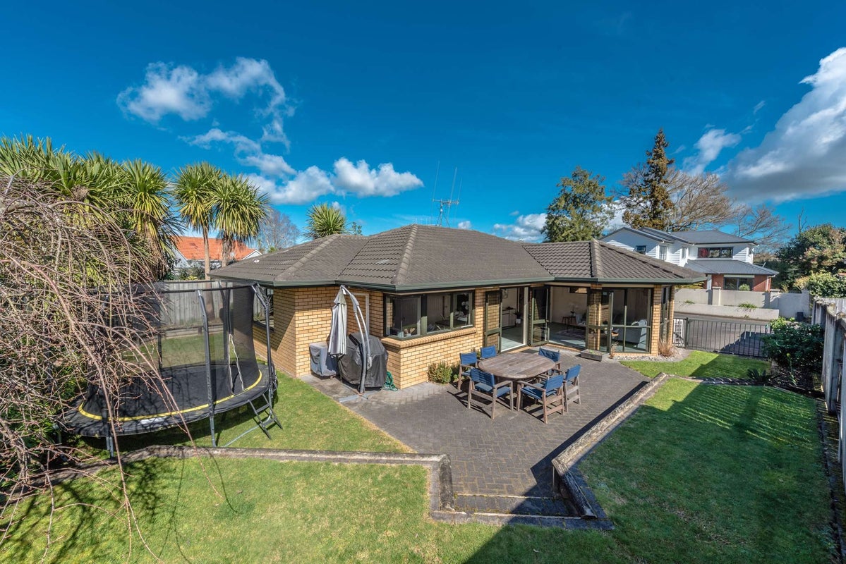 81A MacFarlane Street, Hamilton East, Hamilton - Carousel 2