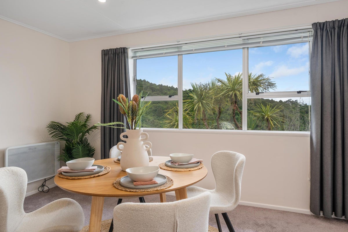 2/14 Doris Gordon Crescent, Crofton Downs, Wellington - Carousel 2
