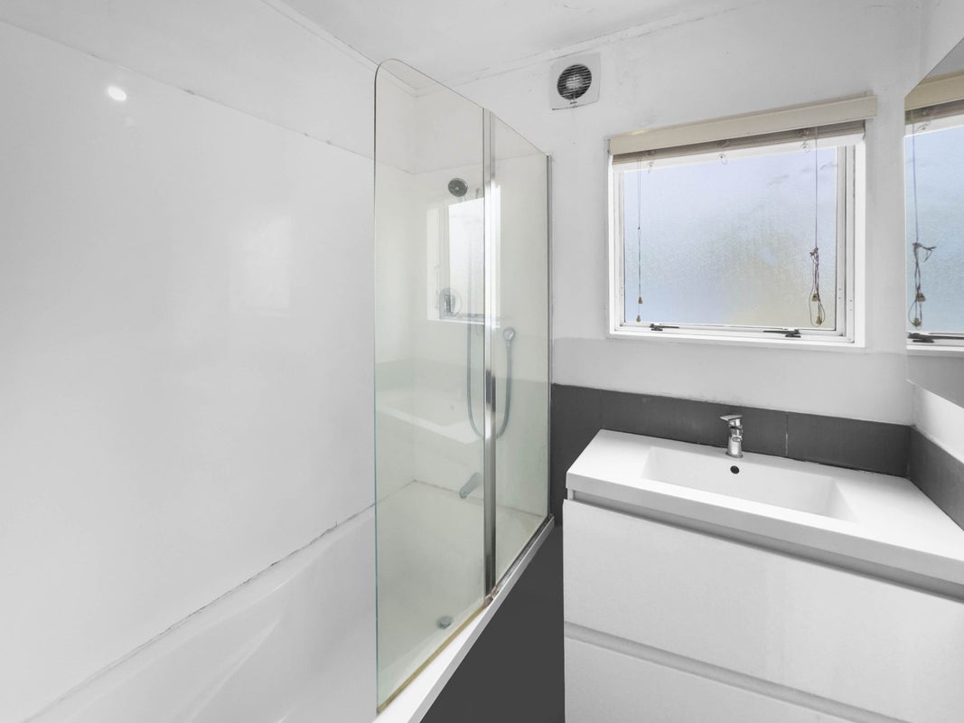 2/14 Chalmers Street, Avondale, Auckland - Carousel 23