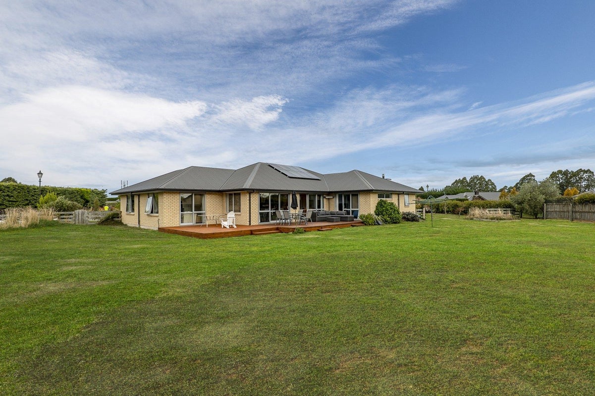 2 McHugh Crescent, Darfield, Darfield - Carousel 1