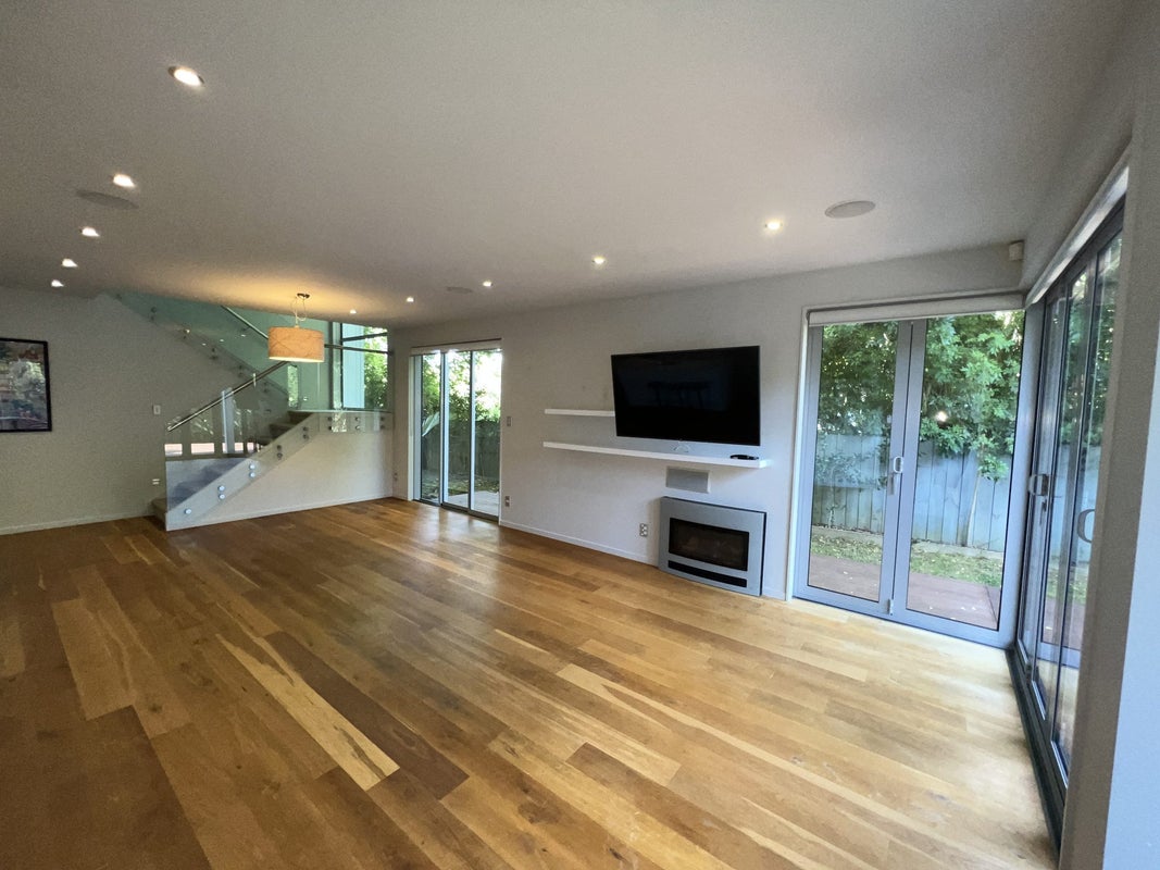 17A Wyoming Avenue, Murrays Bay, Auckland - Carousel 2