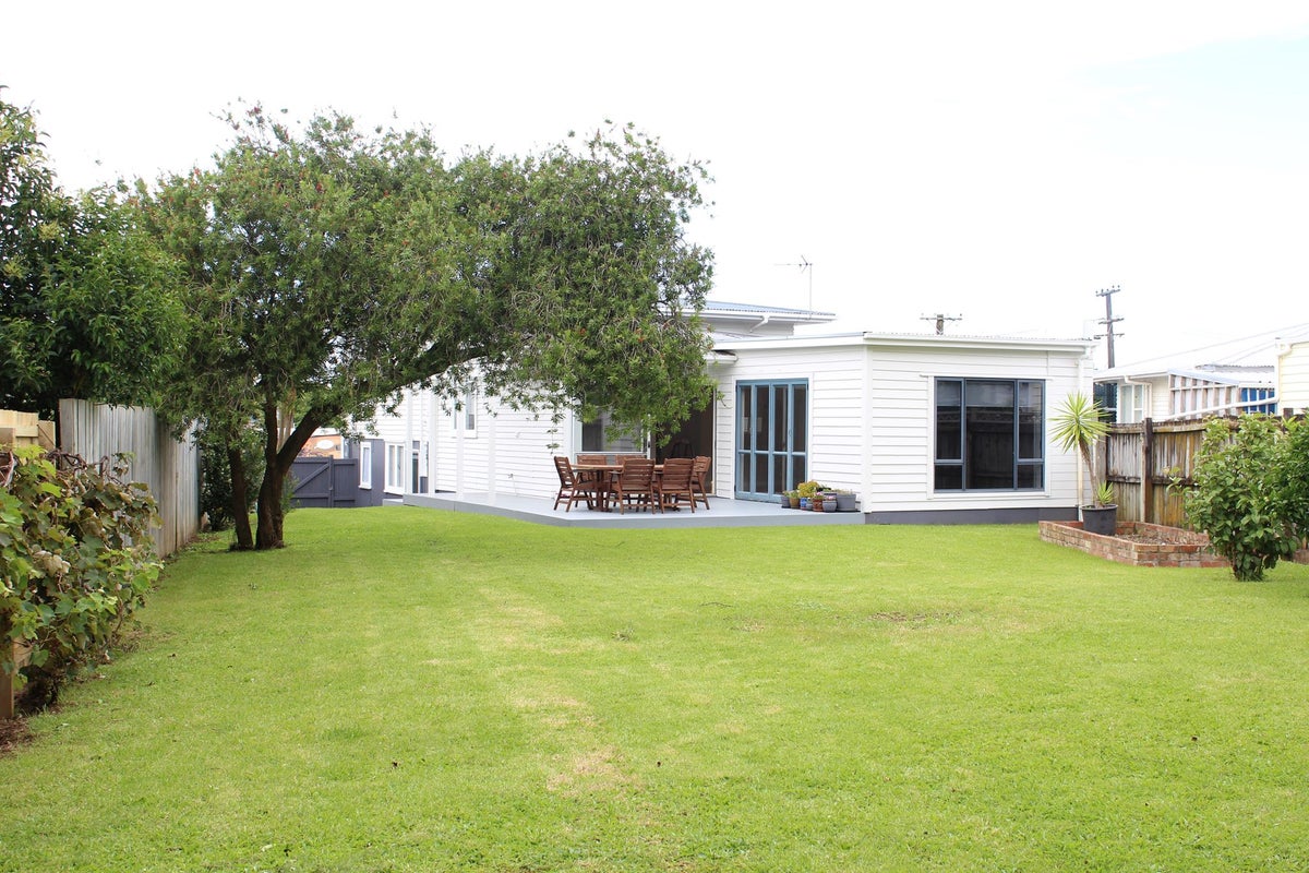 50 Kapuka Road, Mangere Bridge, Auckland - Carousel 1