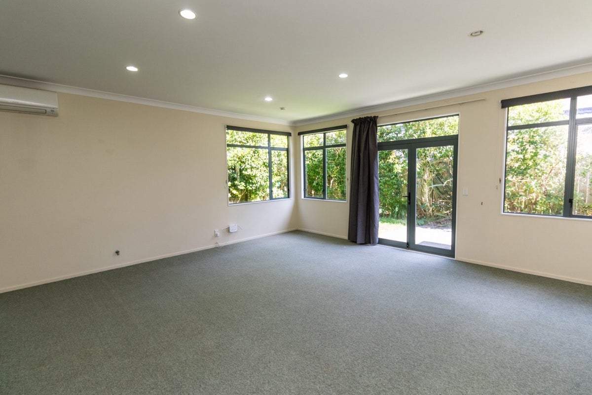 43 Amesbury Drive, Churton Park, Wellington - Carousel 2