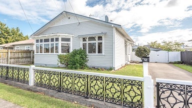 12 Holyoake Street, Whanganui East, Whanganui - Carousel 1