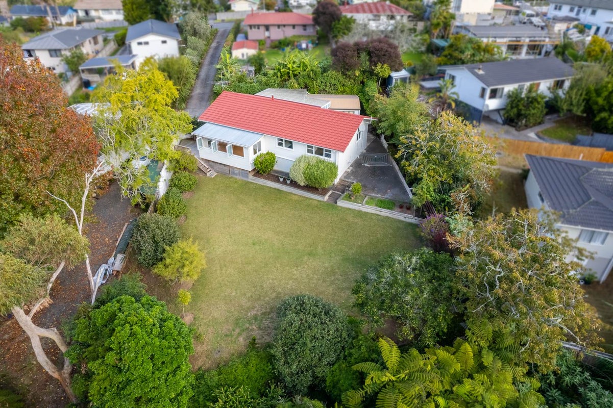 42 Helena Street, Massey, Auckland - Carousel 1