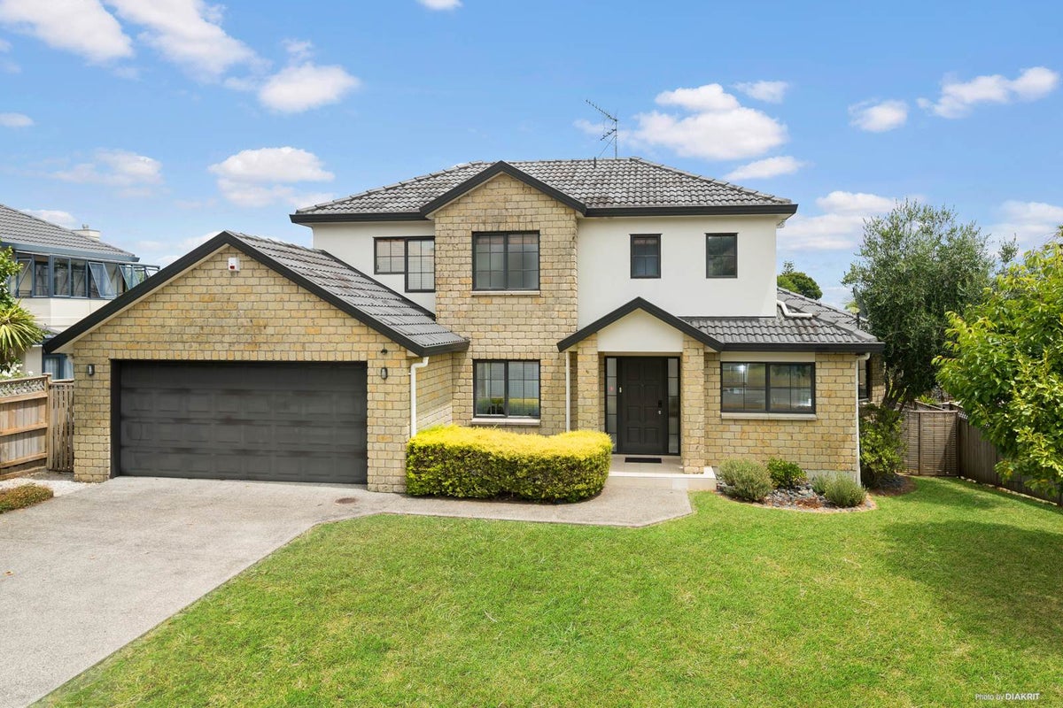 4 Maidstone Place, Oteha, Auckland - Carousel 1