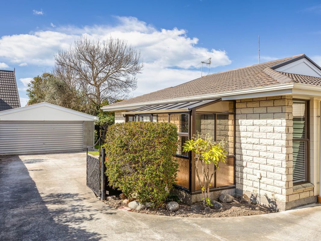 2/204 Grimseys Road, Redwood, Christchurch - Carousel 1