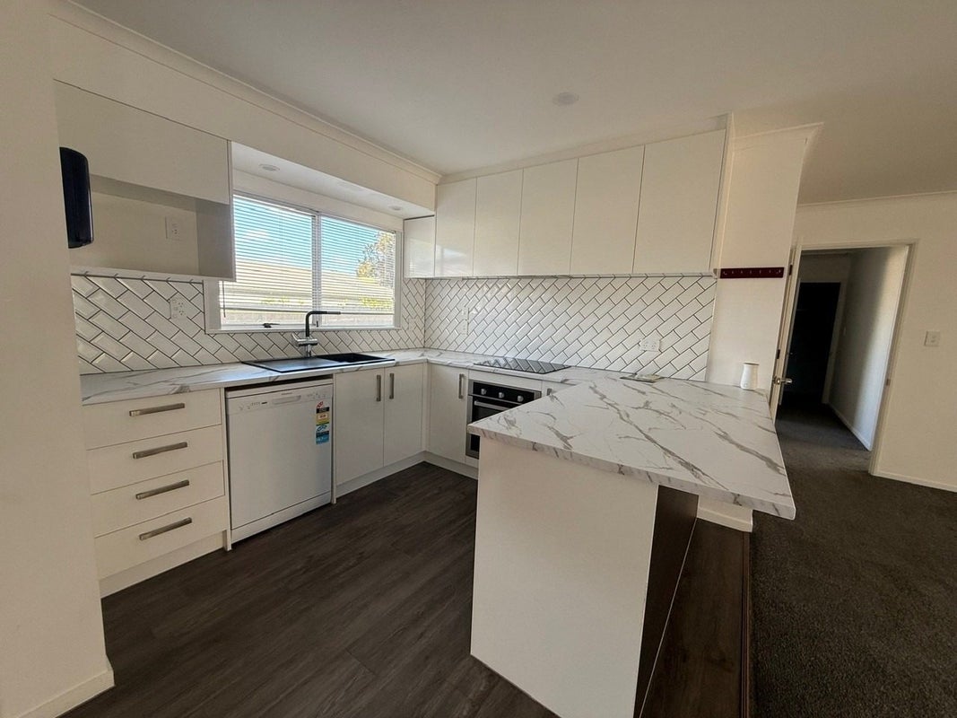 4 Lickfold Lane, Pukete, Hamilton - Carousel 1