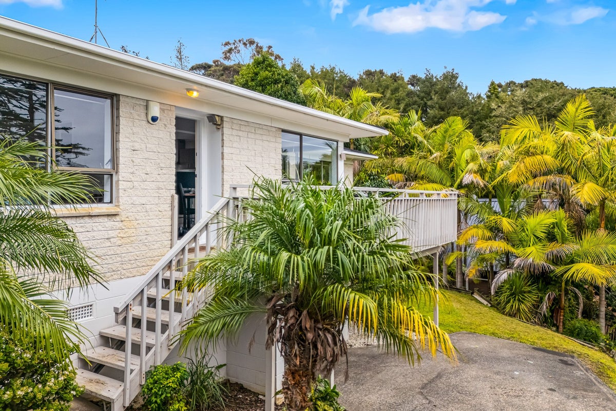 2/18 Simon Ellice Drive, Bayview, Auckland - Carousel 1