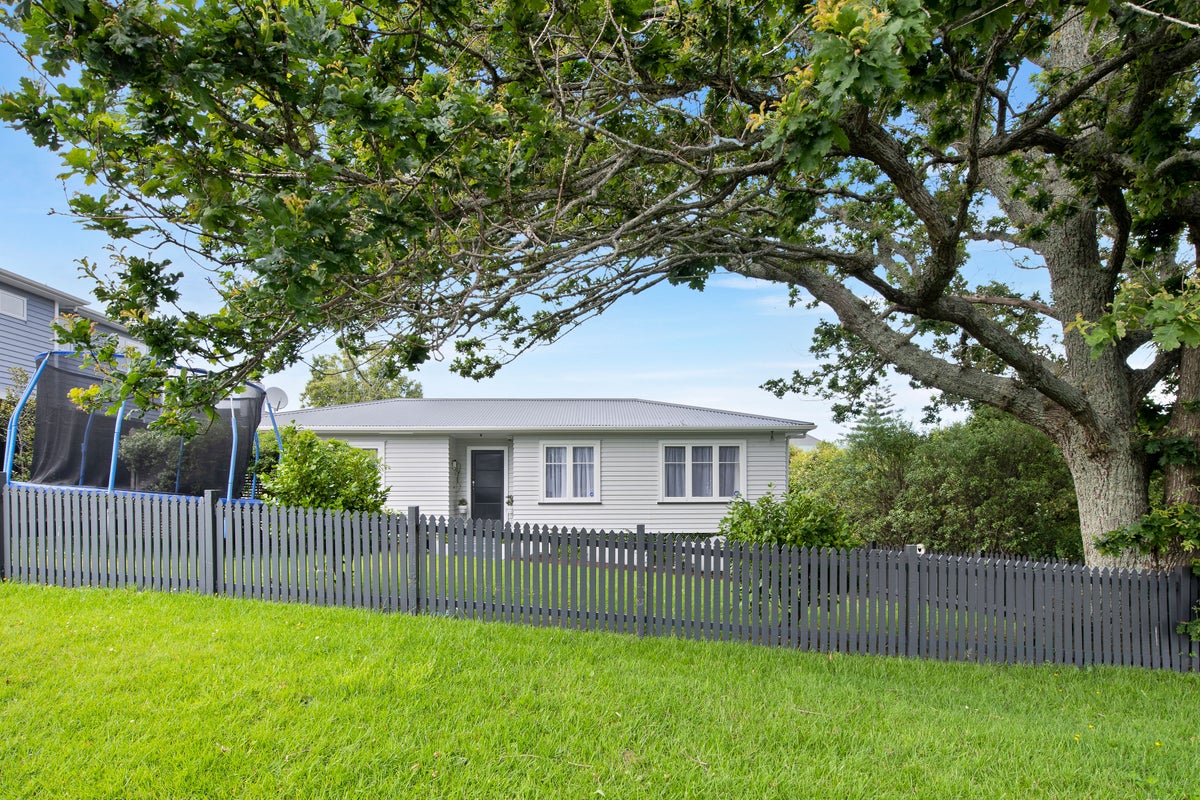 1/8 Gibraltar Street, Howick, Auckland - Carousel 2