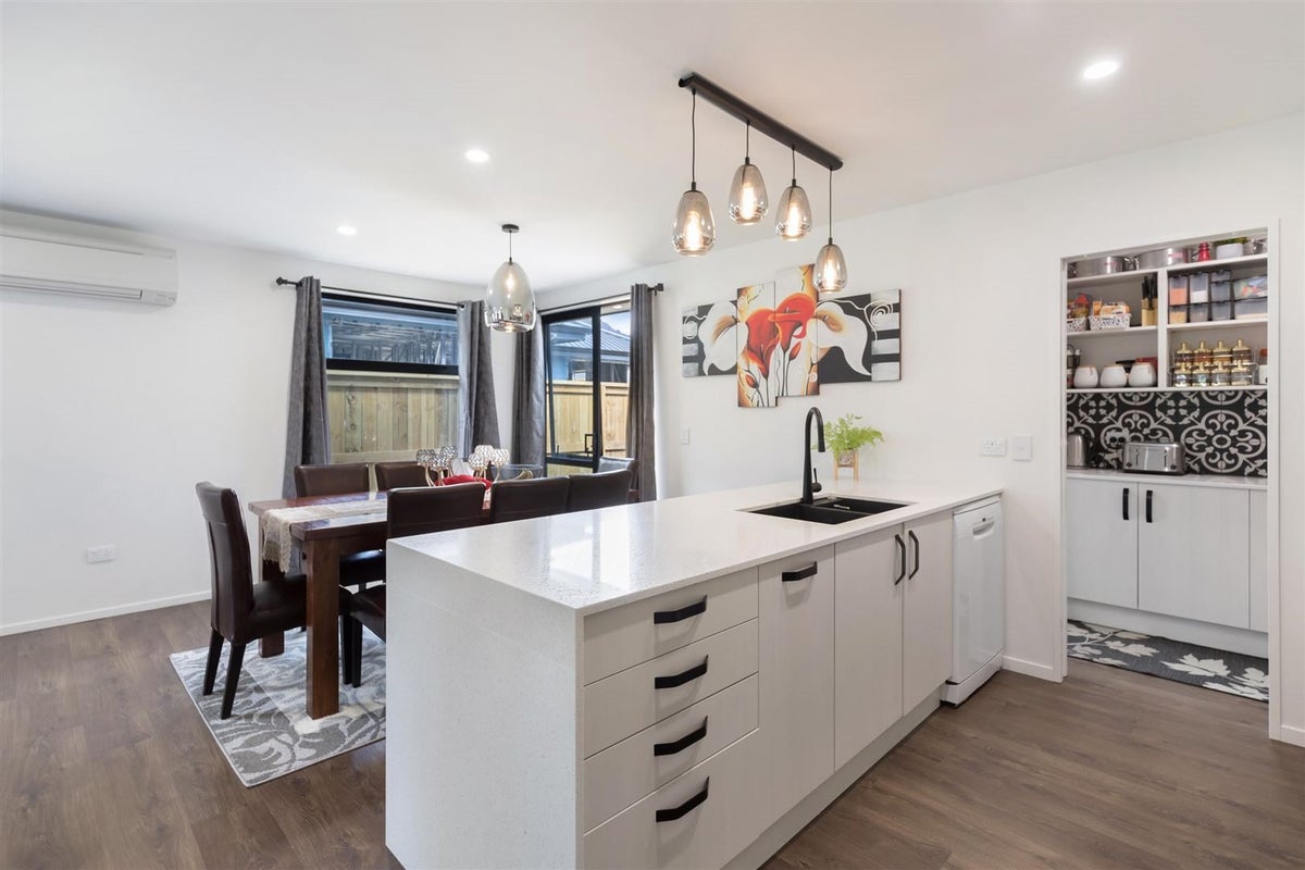69 Bannister Street, Jacks Point, Queenstown - Carousel 2
