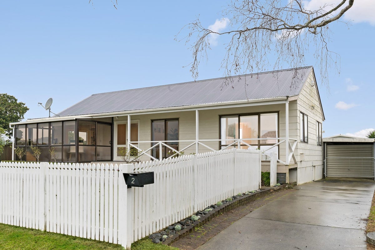 2 Lorelei Place, Opaheke, Papakura - Carousel 2