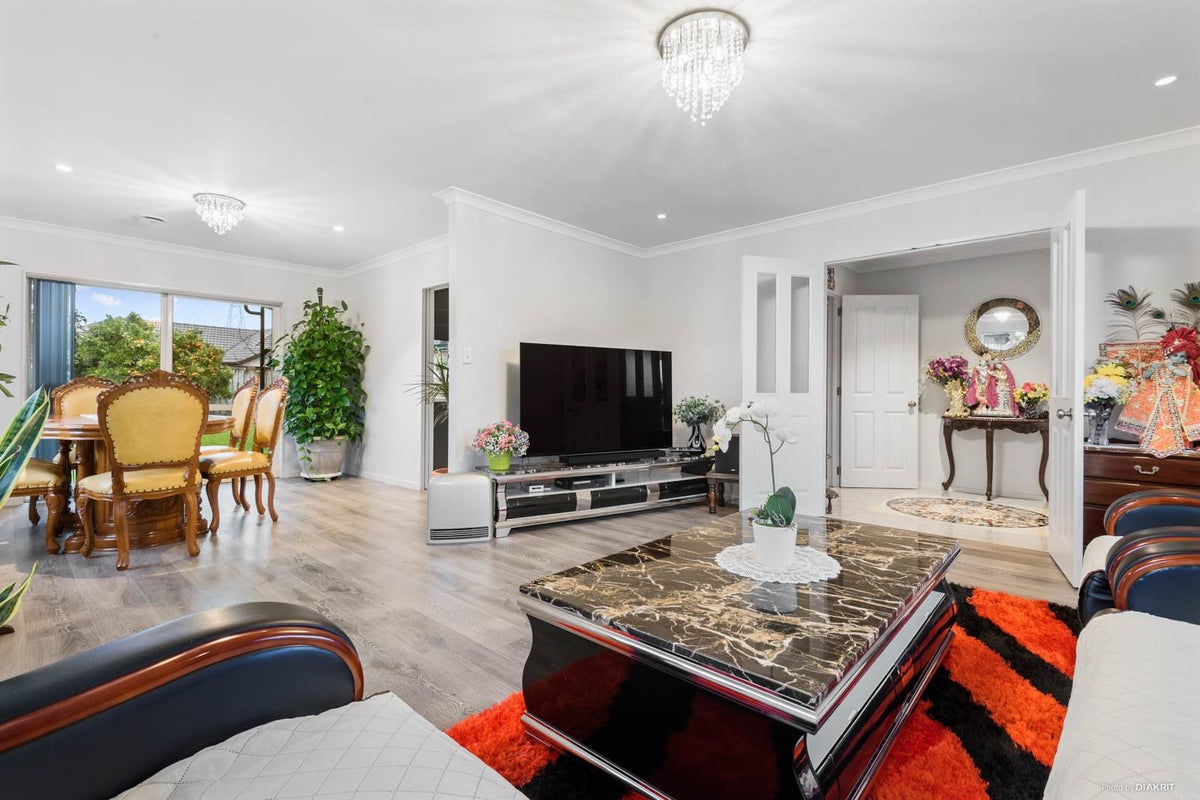 4 Morewa Place, Takanini, Auckland - Carousel 2