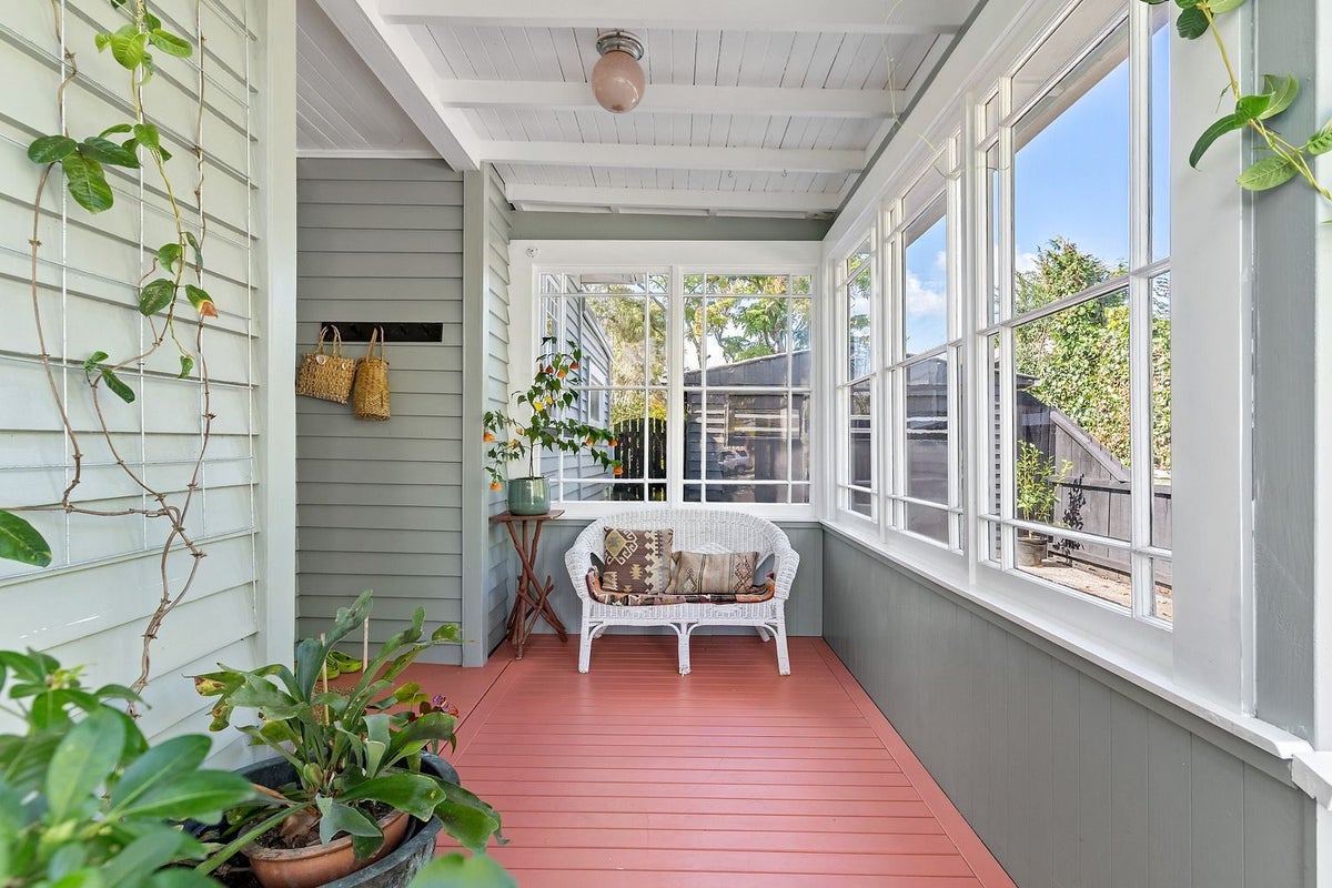11 Nikau Street, New Lynn, Auckland - Carousel 1