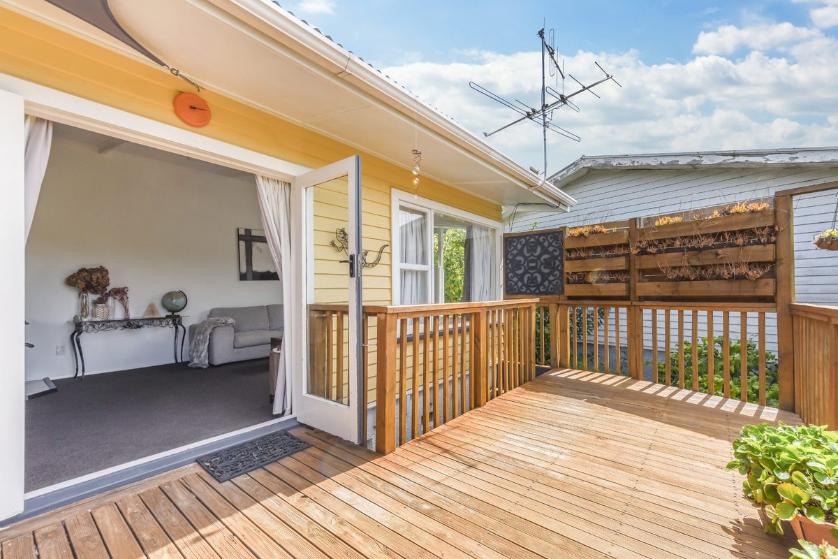25 Surrey Road, Richmond, Richmond - Carousel 1