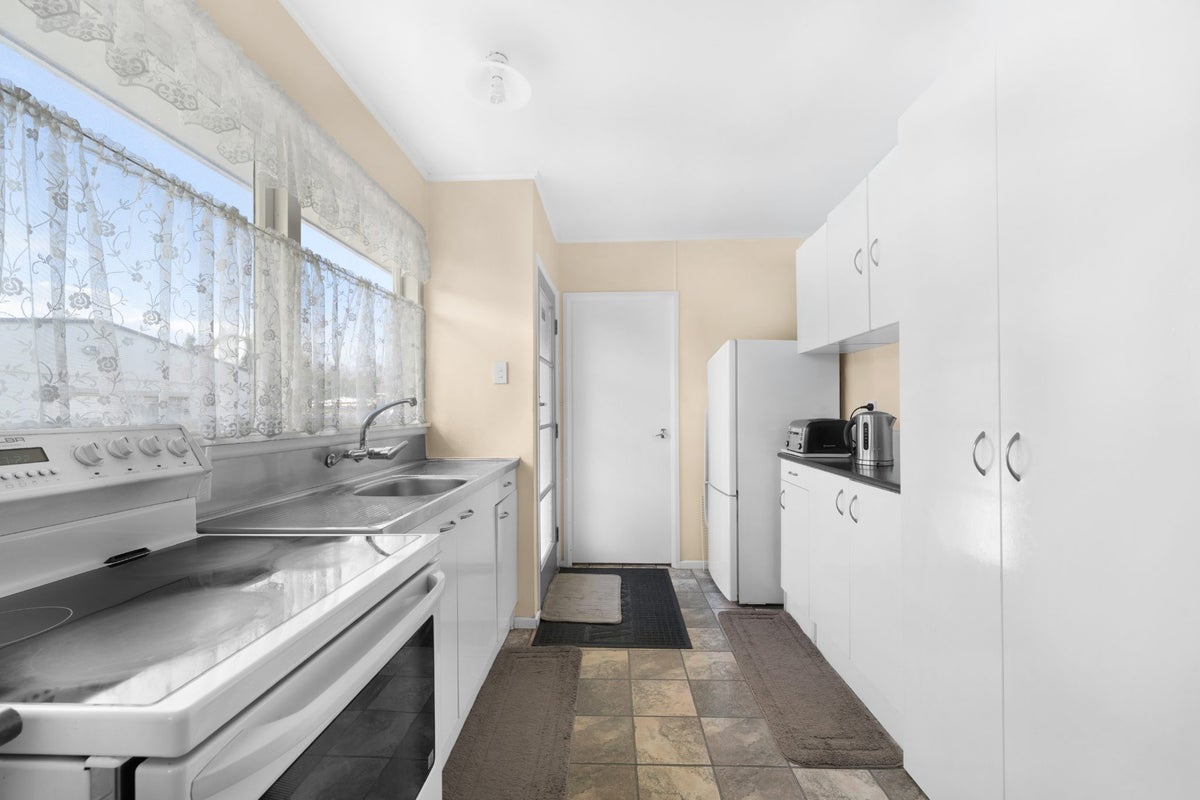 9 Gainsborough Street, Manurewa, Auckland - Carousel 2