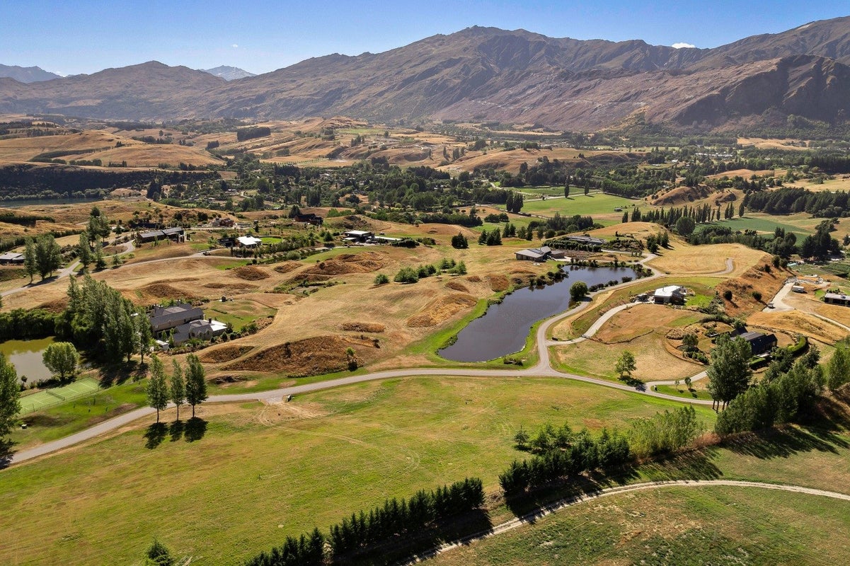 12 Bendemeer Lane, Lake Hayes, Queenstown - Carousel 2