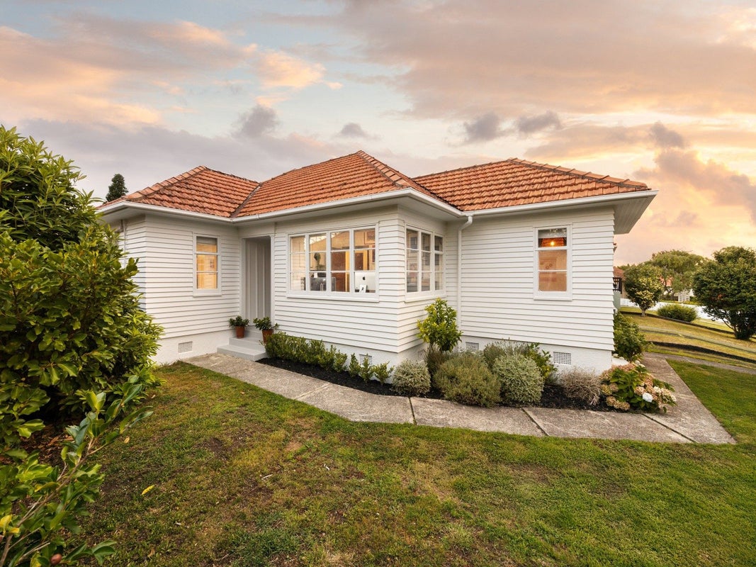 14 Bledisloe Terrace, Hamilton East, Hamilton - Carousel 2