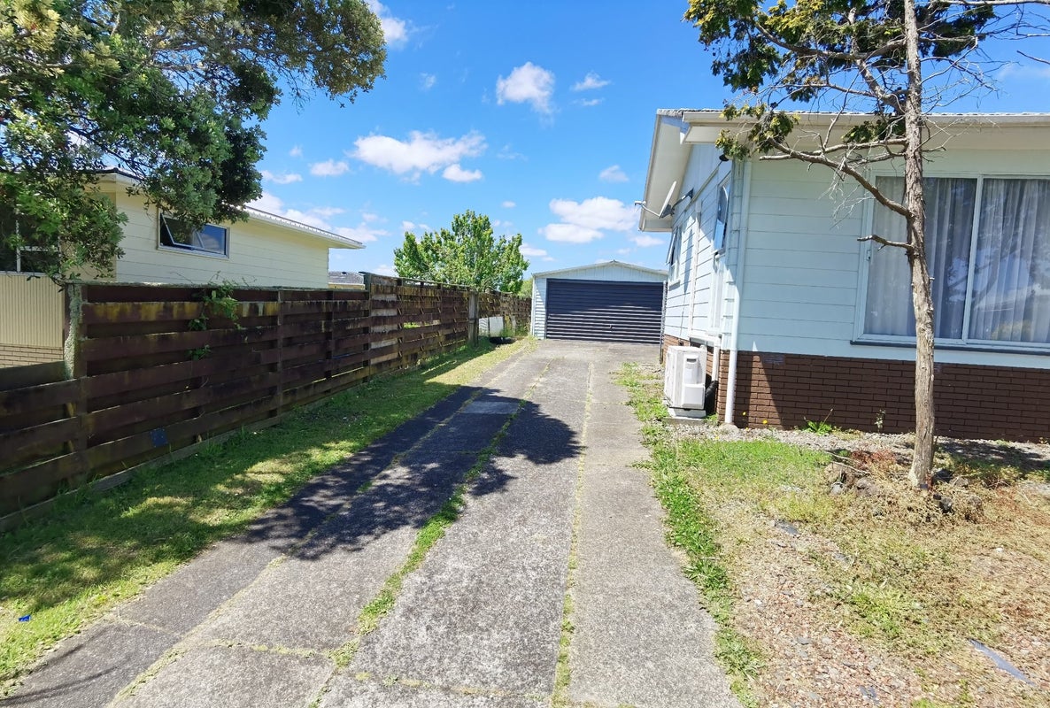 55 Sikkim Crescent, Clover Park, Auckland - Carousel 2
