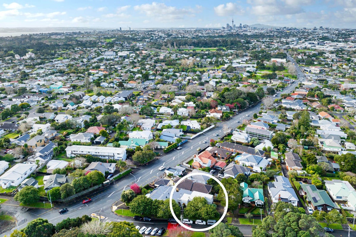 10B Alexis Avenue, Mount Albert, Auckland - Carousel 3