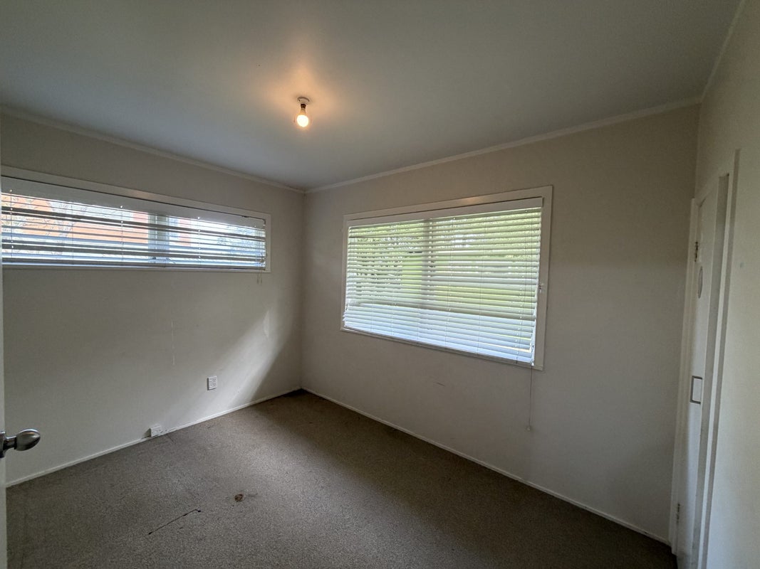 10 Dolbear Street, Titirangi, Auckland - Carousel 2
