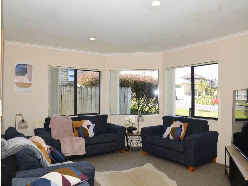 34 Glen Bay Close, Pinehill, Auckland - Carousel 2