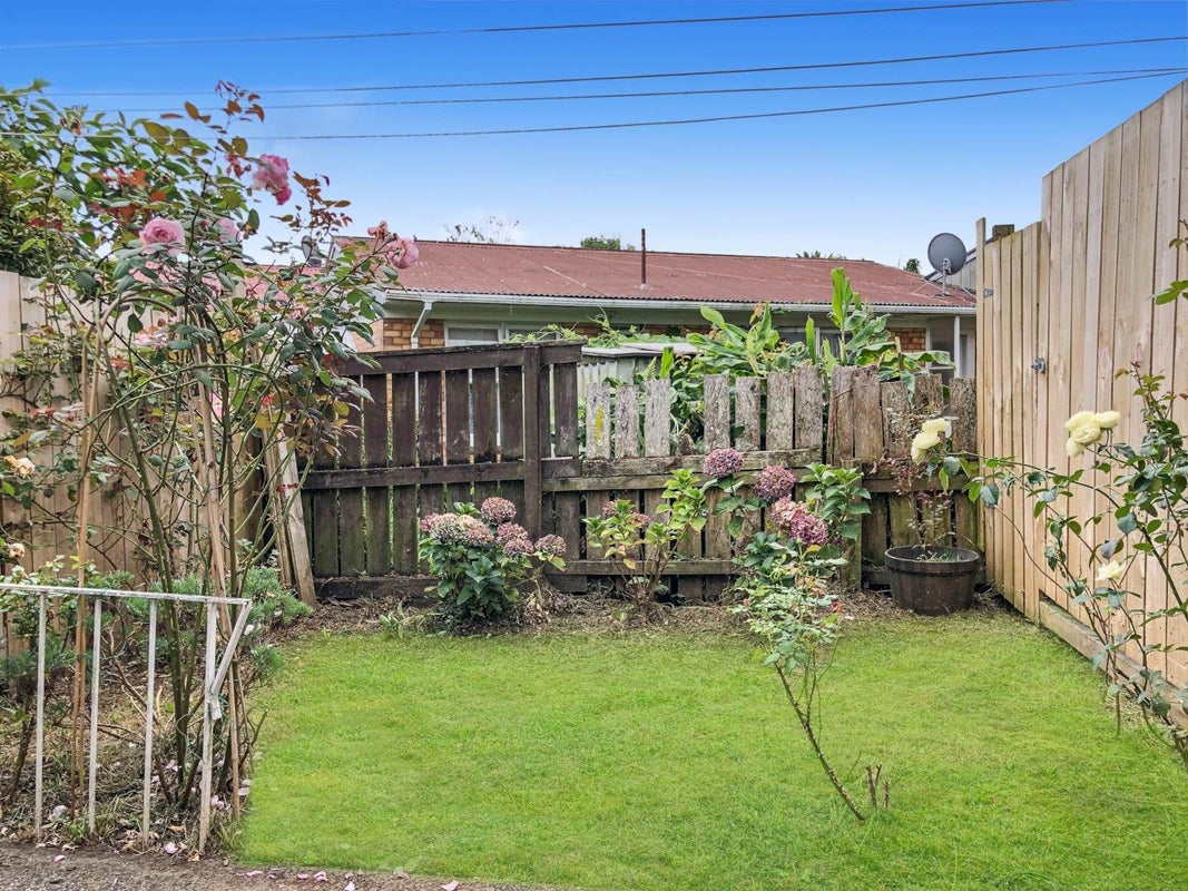 19 Fred Woodward Place, Mount Roskill, Auckland - Carousel 7