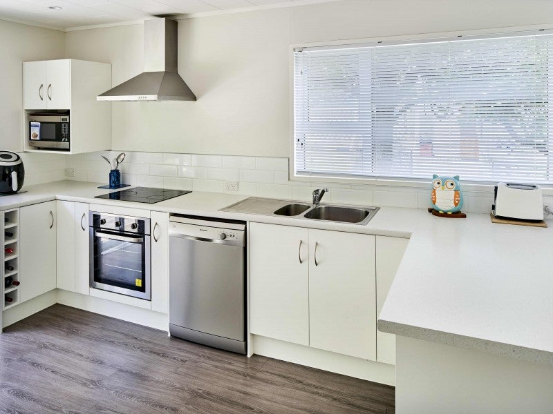 5 Ayton Drive, Whitby, Porirua - Carousel 2