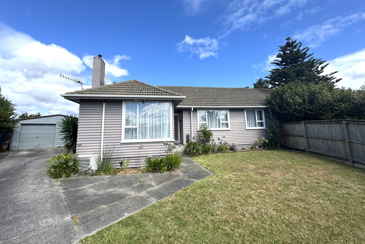 7 Kupe Place, Highbury, Palmerston North - Carousel 1