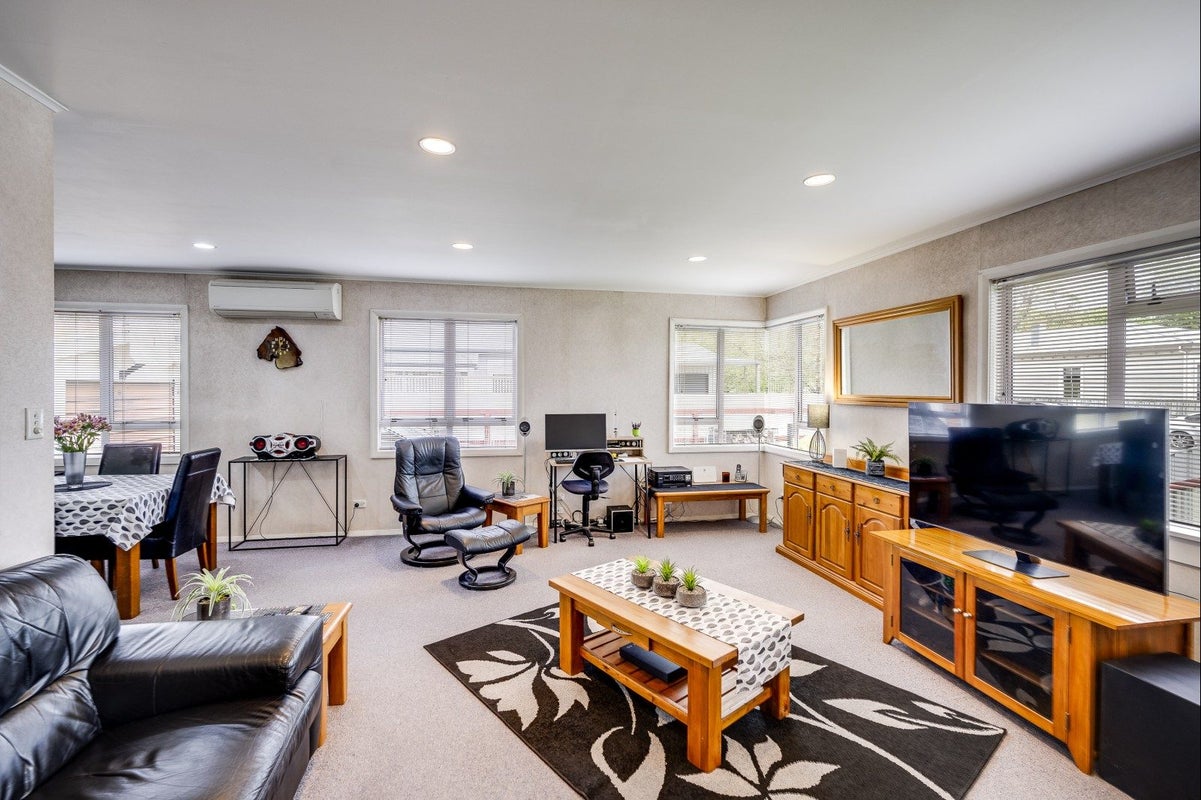303 Princes Street, Parkvale, Hastings - Carousel 1