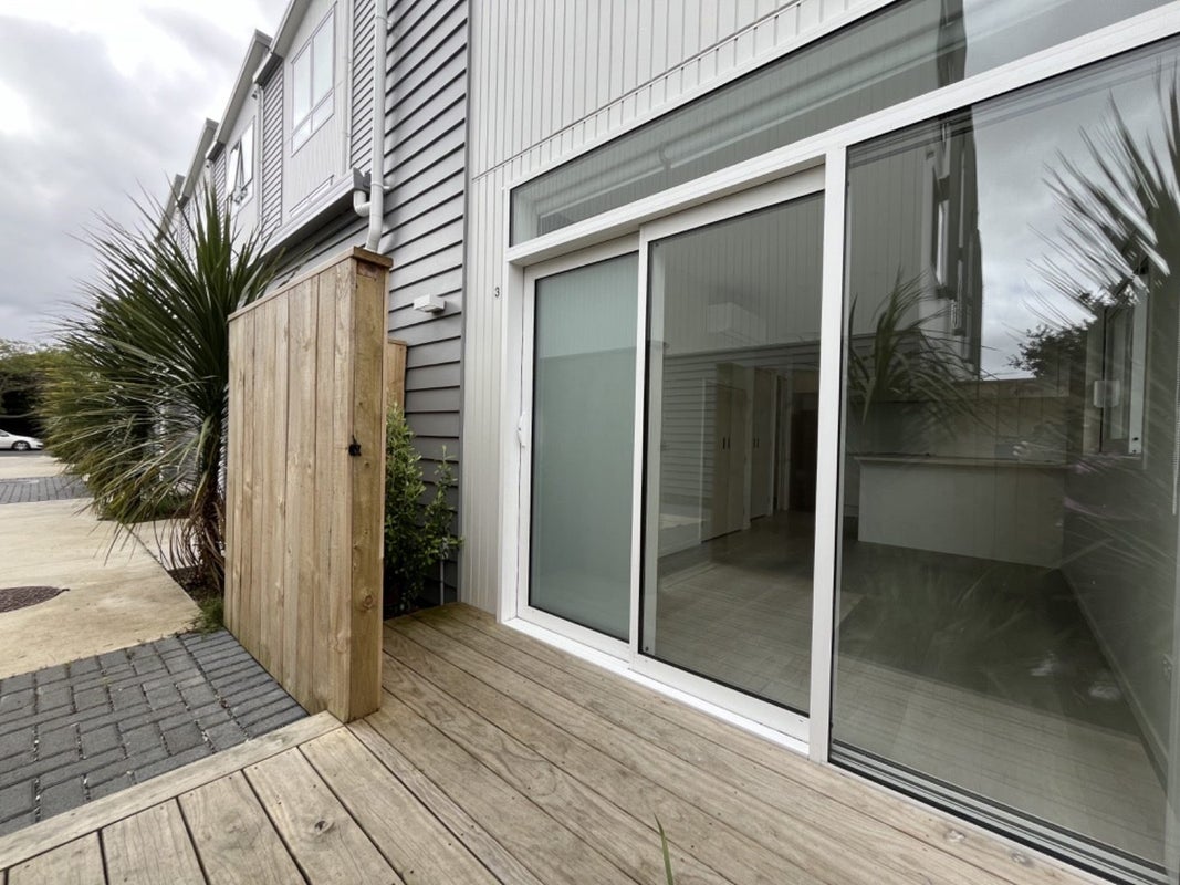 3/2 Moor Avenue, Te Atatu Peninsula, Auckland - Carousel 2