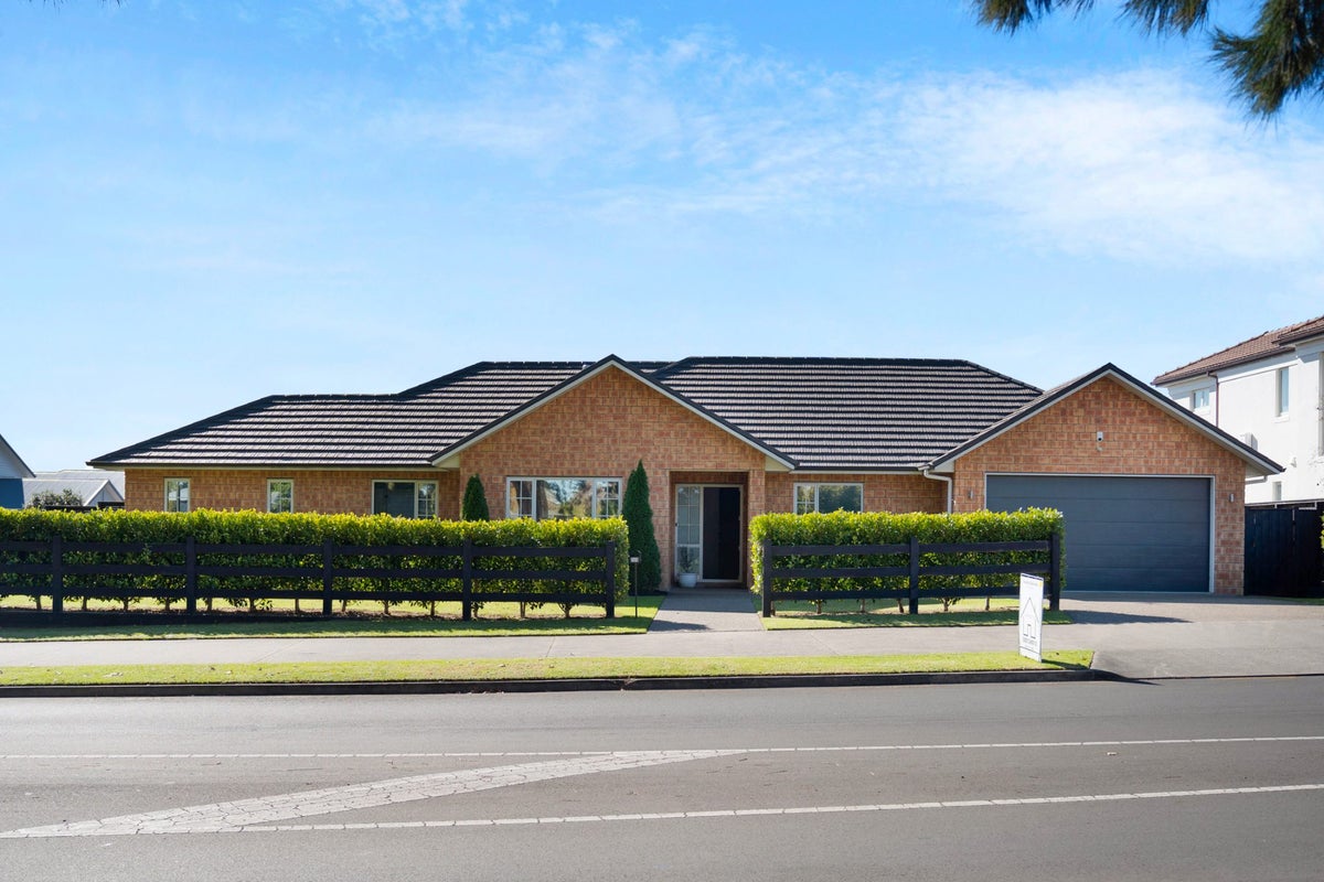 348 Harbourside Drive, Karaka, Papakura - Carousel 1