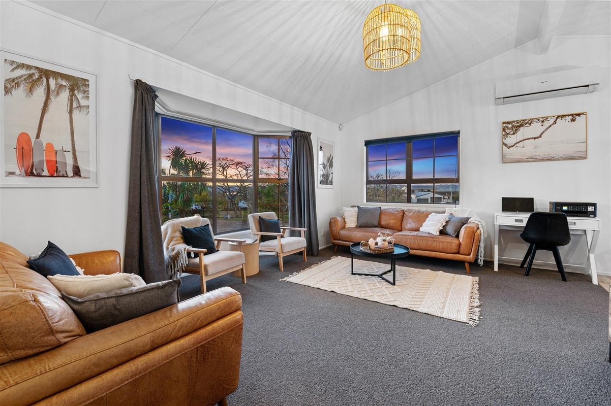 8 Taurus Place, Kawaha Point, Rotorua - Carousel 2
