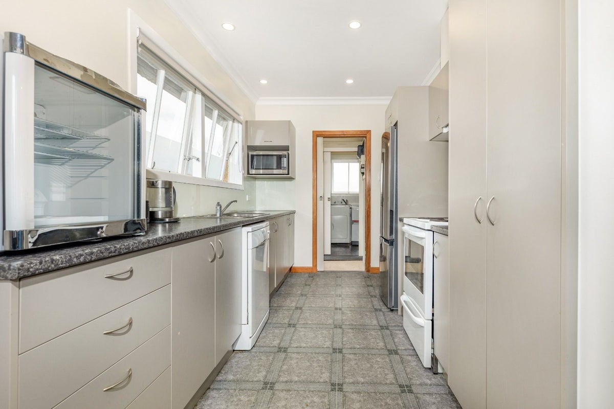 1/60 Racecourse Road, Waiuku, Auckland - Carousel 2