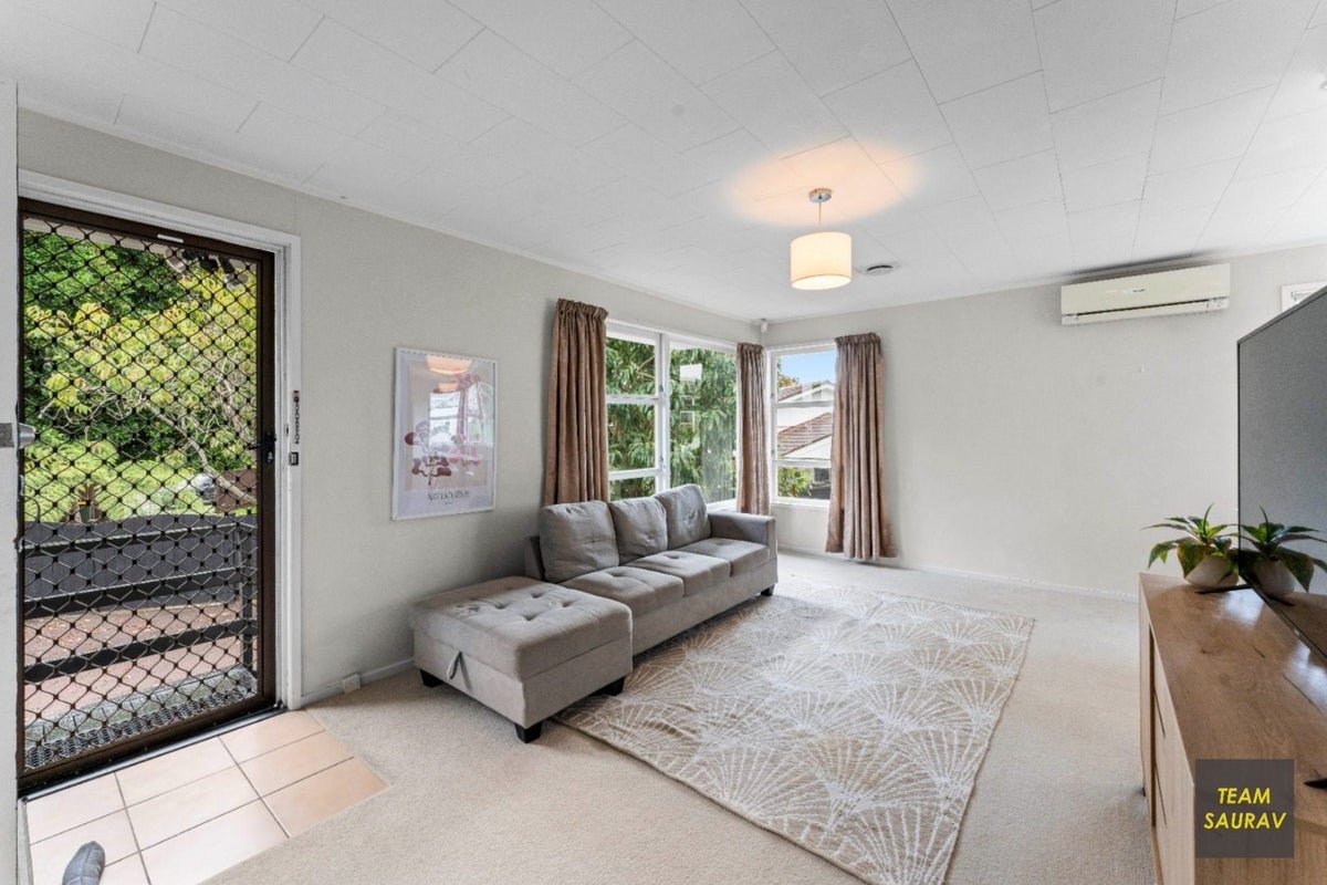 7 Rainbow Place, Wattle Downs, Auckland - Carousel 2