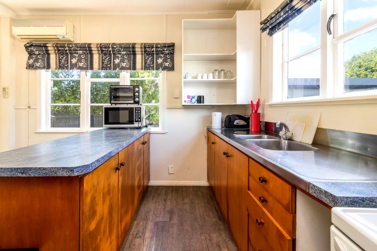 15 Attlee Crescent, Bryndwr, Christchurch - Carousel 2