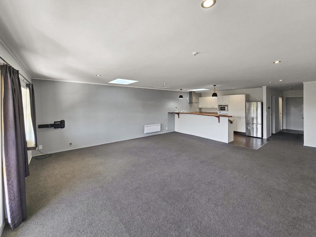 4/8 Girton Terrace, Mount Cook, Wellington - Carousel 2