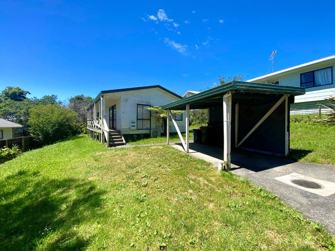 15 Aldern Road, Massey, Auckland - Carousel 1