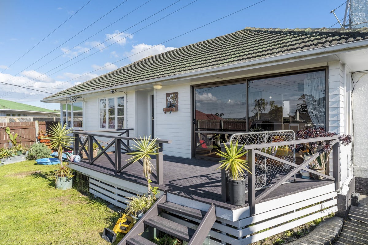 23 Bedford Street, Te Atatu South, Auckland - Carousel 2