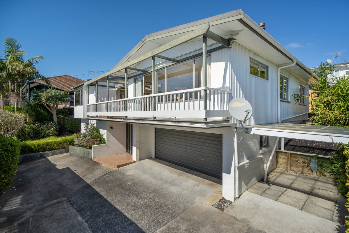 2/32 Prospect Terrace, Milford, Auckland - Carousel 2