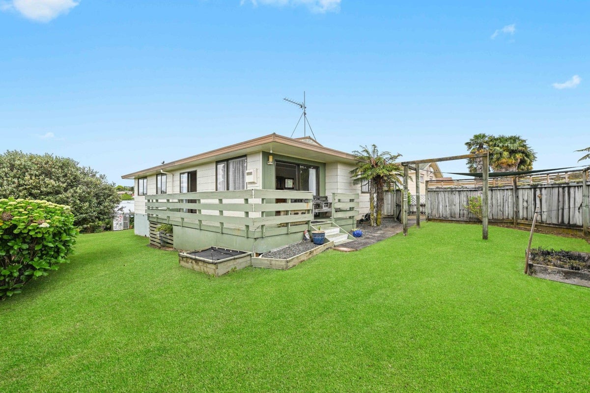 37 Rodney Street, Nawton, Hamilton - Carousel 1