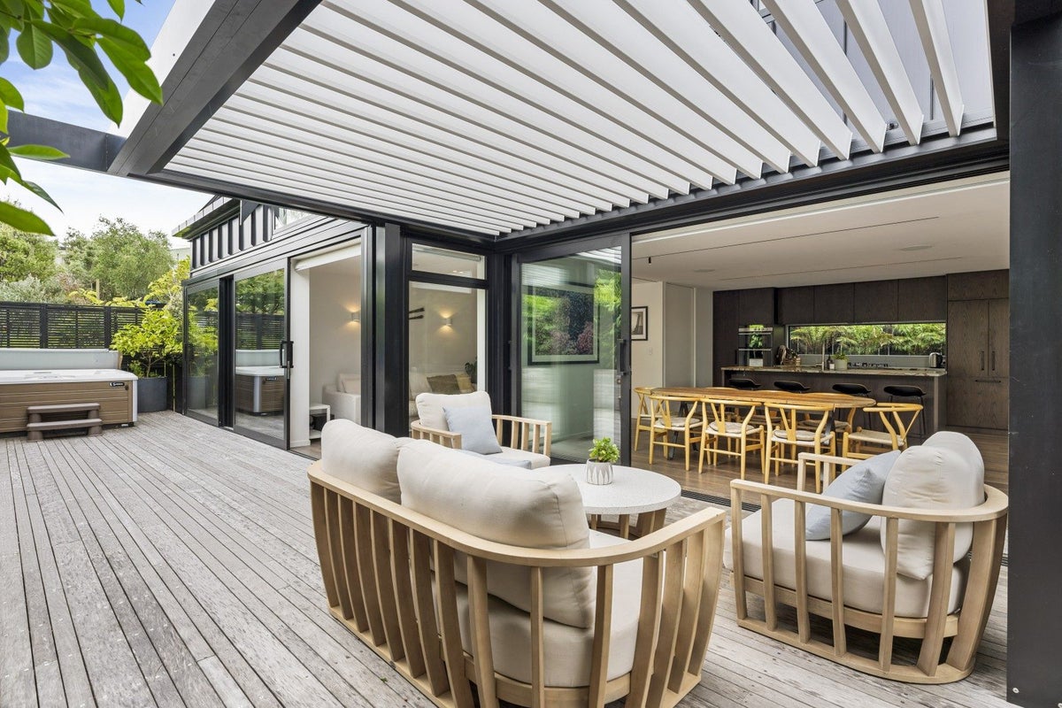25A Premier Avenue, Point Chevalier, Auckland - Carousel 1