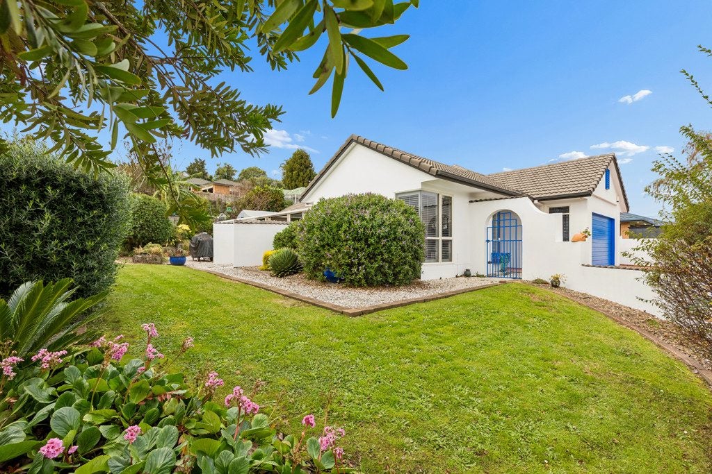 9 Hidcote Place, Bethlehem, Tauranga - Carousel 1