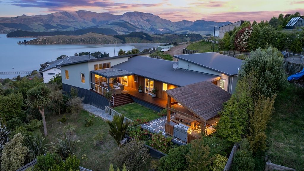 28 Zephyr Terrace, Governors Bay, Lyttelton - Carousel 1