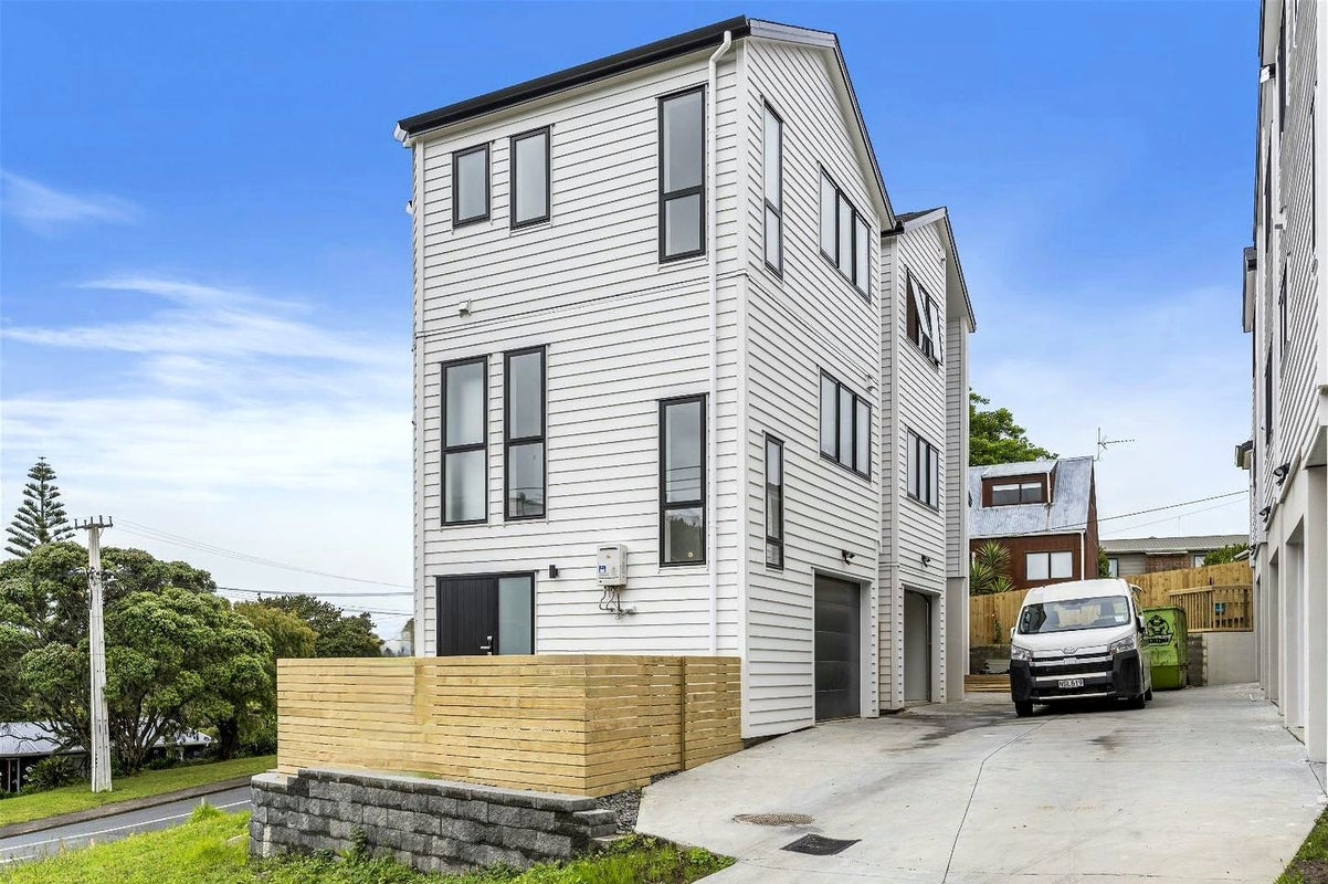 17F Hogans Road, Glenfield, Auckland - Carousel 1