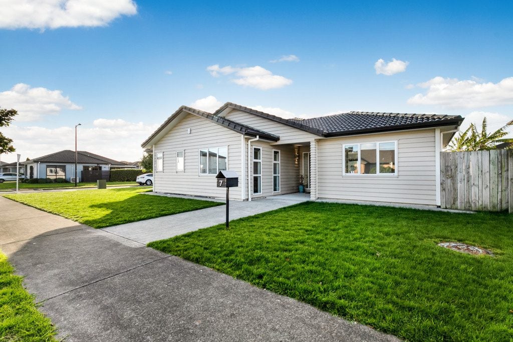 7 Peerless Avenue, Takanini, Auckland - Carousel 1