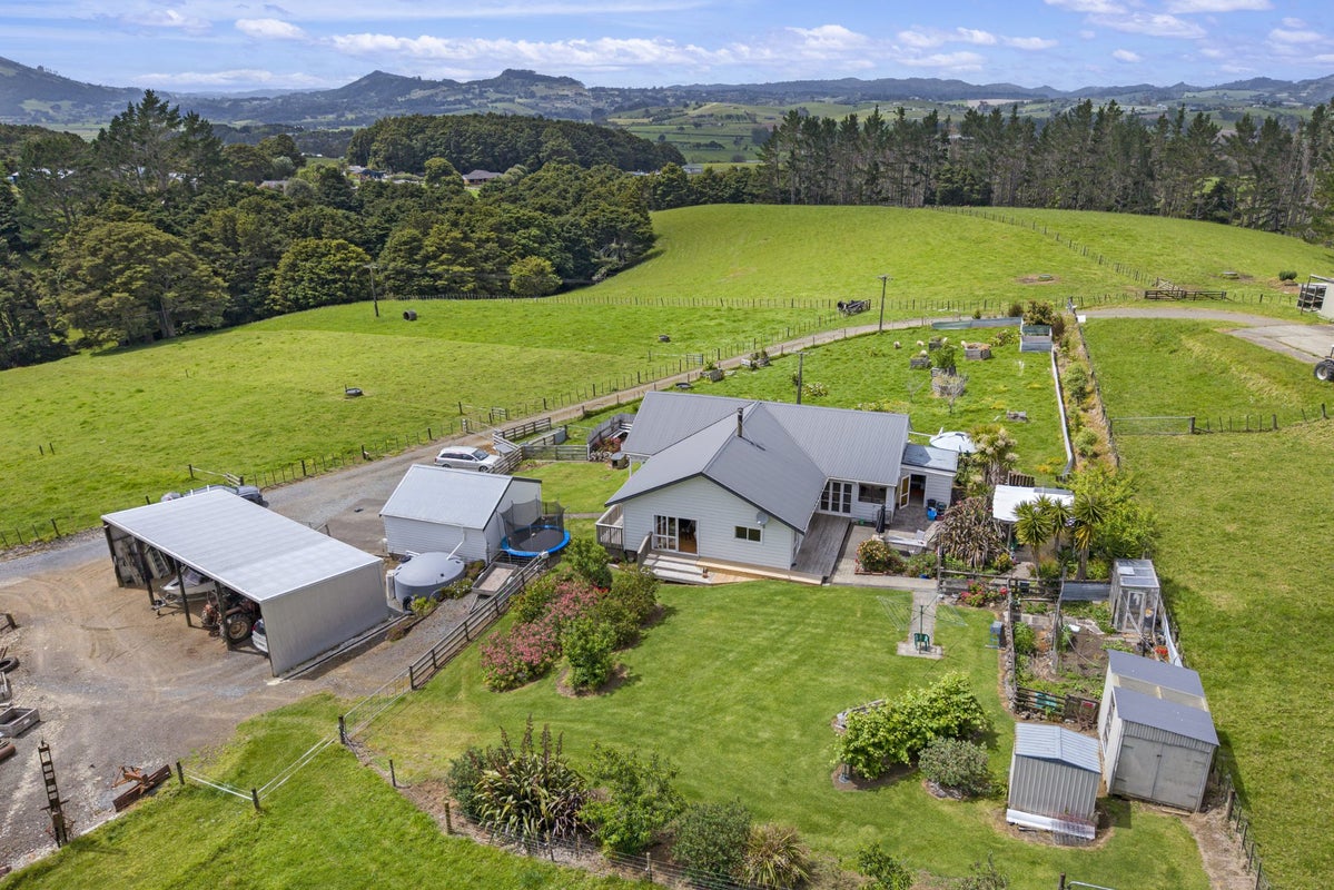 105 Tudehope Road, Kamo - Carousel 1