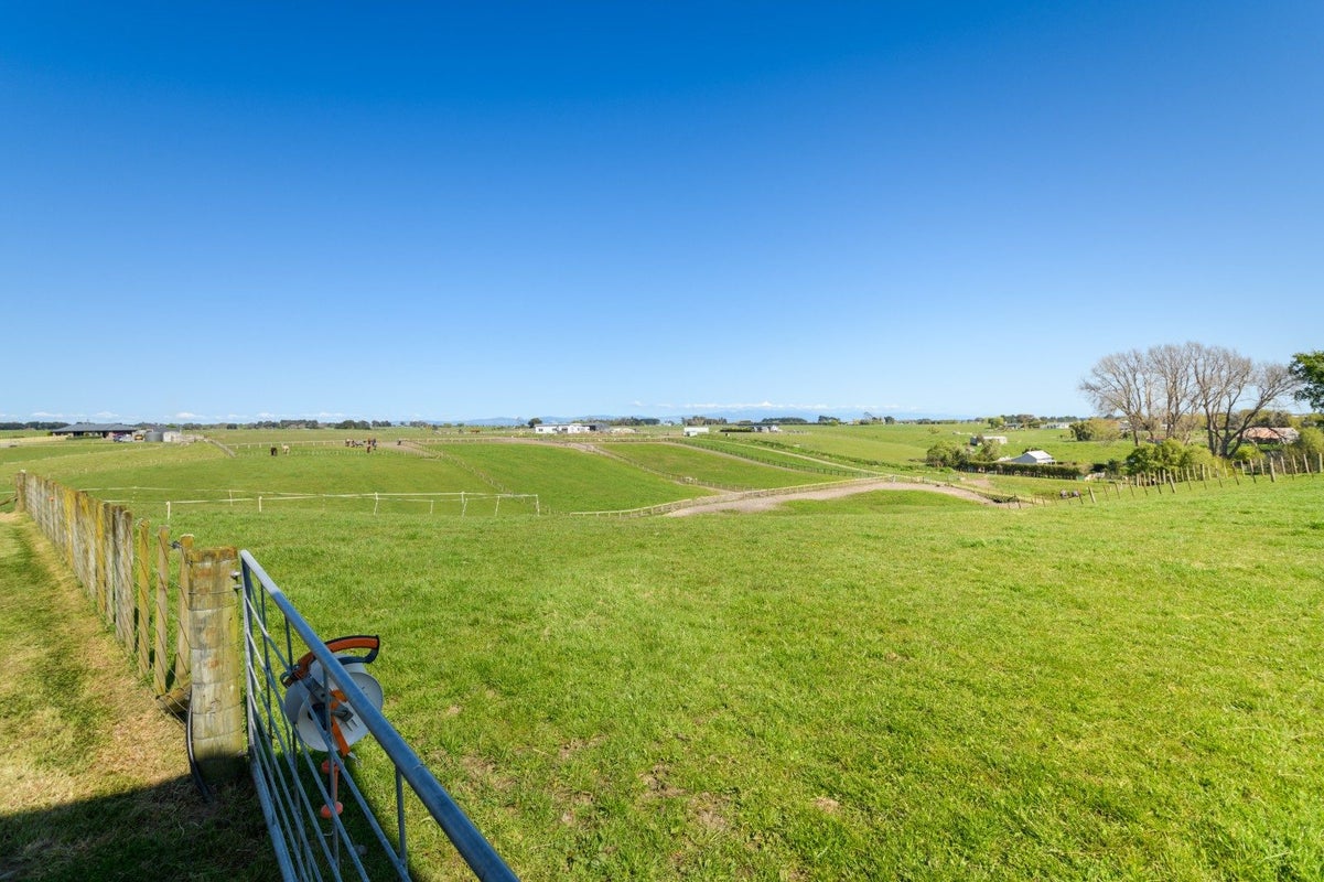 106 Cemetery Road, Sanson, Palmerston North - Carousel 23