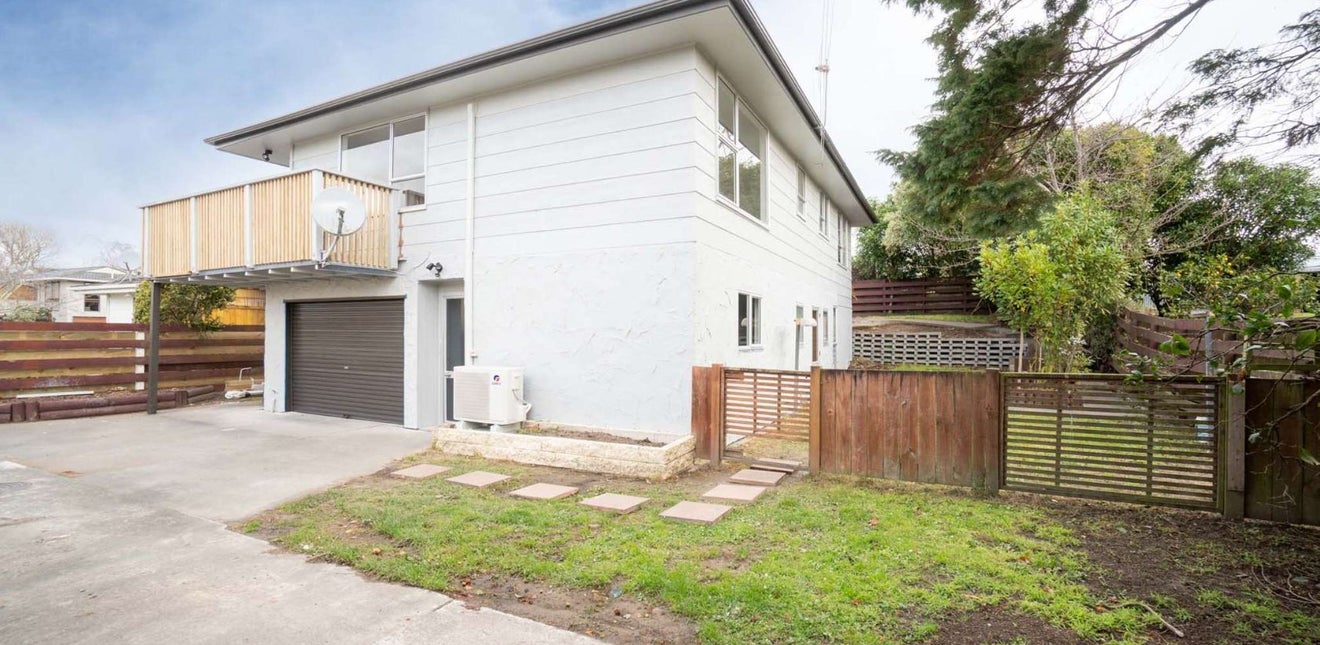 6 Capri Place, Awapuni, Palmerston North - Carousel 2